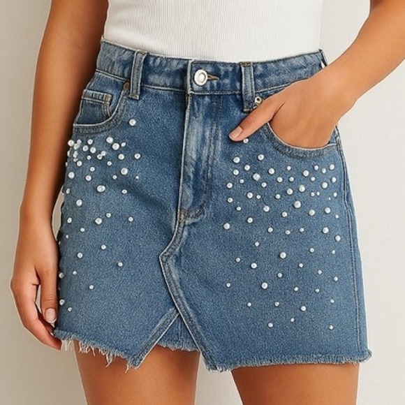 Top Trends Denim Mini Skirt XS Pearl Embellished Raw Hem Y2K Retro Trendy Casual - Picture 1 of 10